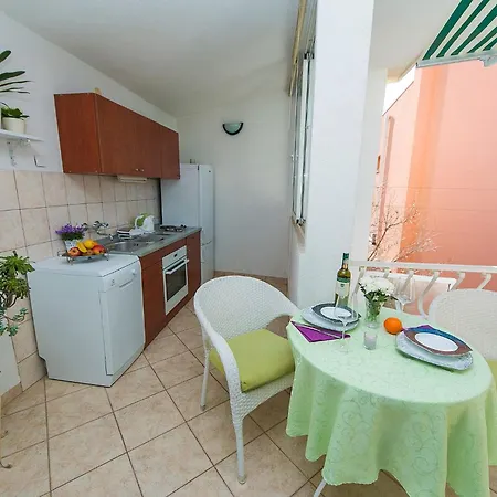 Gemuetliche Mit Terrasse In Bidol * Makarska